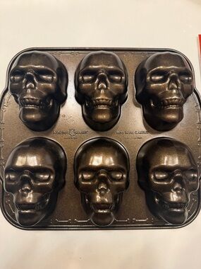 Nordic Ware Skull Cakelet Pan - Metallic Gray-Black